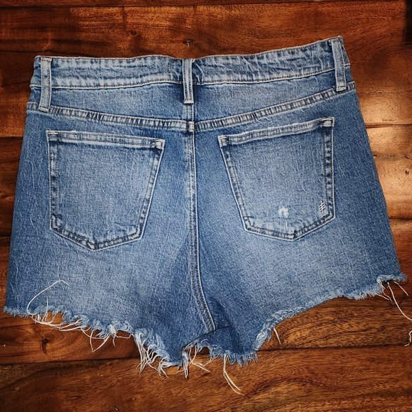 SILVER JEANS Blue Frayed Denim Beau Shorts Sz W 28 L 3.5 Boyfriend Fit EUC - Picture 2 of 3